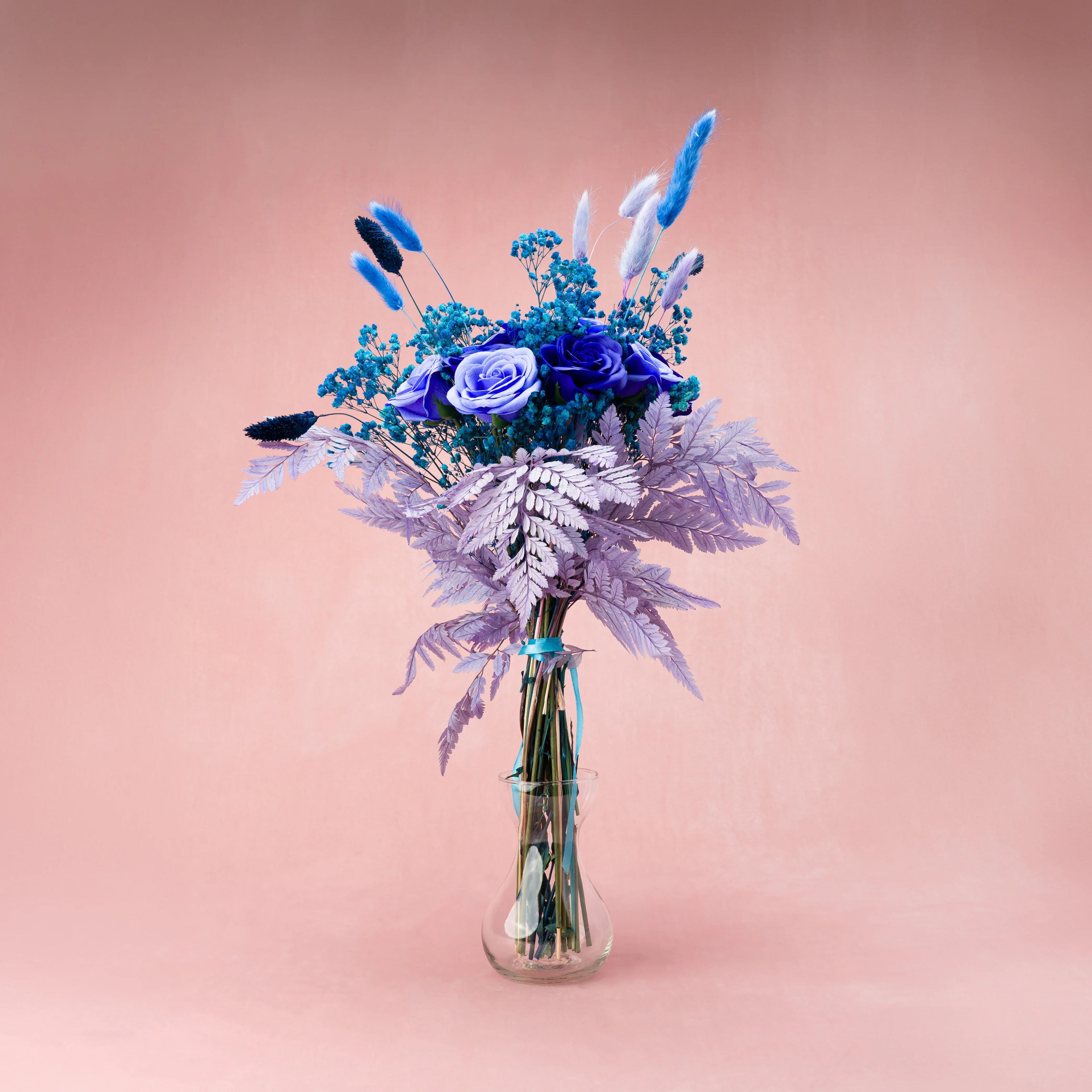 Buchet decorativ de flori criogenate cu aspect natural, ideal pentru cadou
