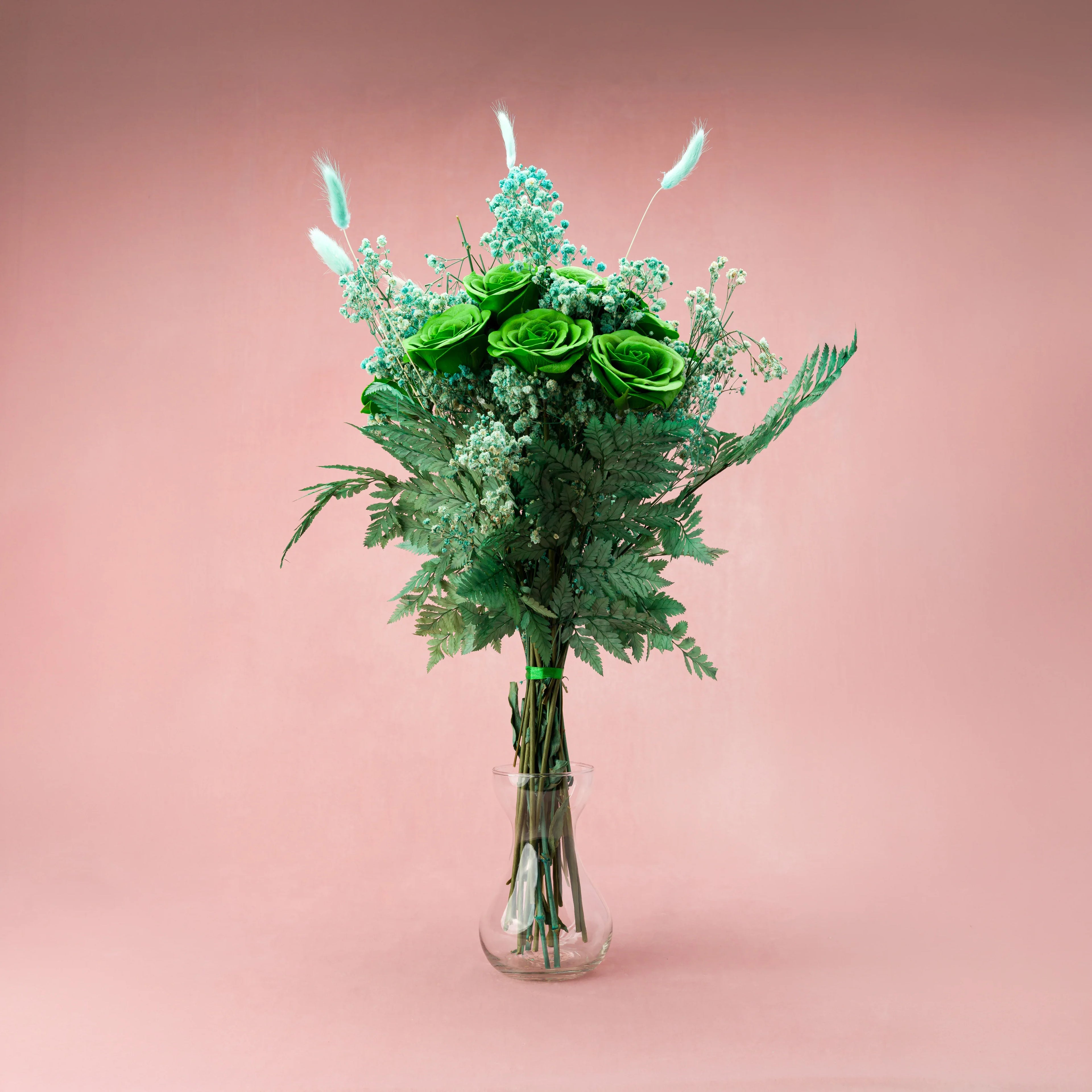 Buchet decorativ de flori criogenate cu aspect natural, ideal pentru cadou