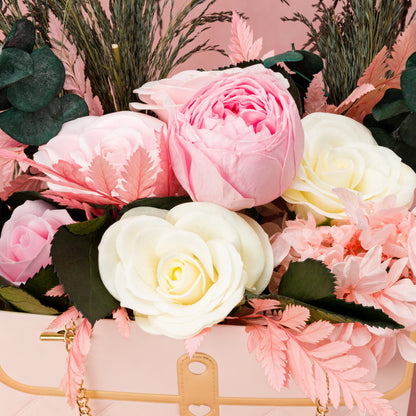 Aranjament floral decorativ cu flori criogenate, în suport elegant