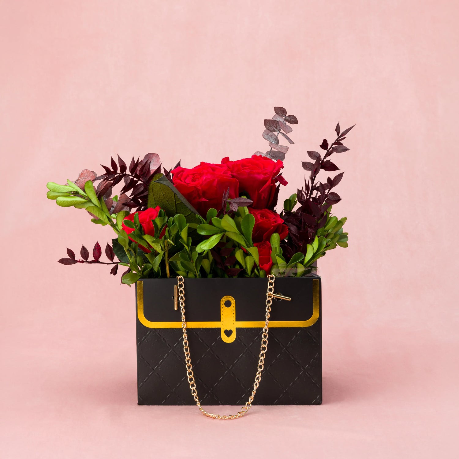 Aranjament floral decorativ cu flori criogenate, în suport elegant