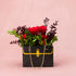 Aranjament floral decorativ cu flori criogenate, în suport elegant