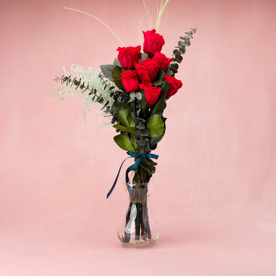 Buchet decorativ de flori criogenate cu aspect natural, ideal pentru cadou