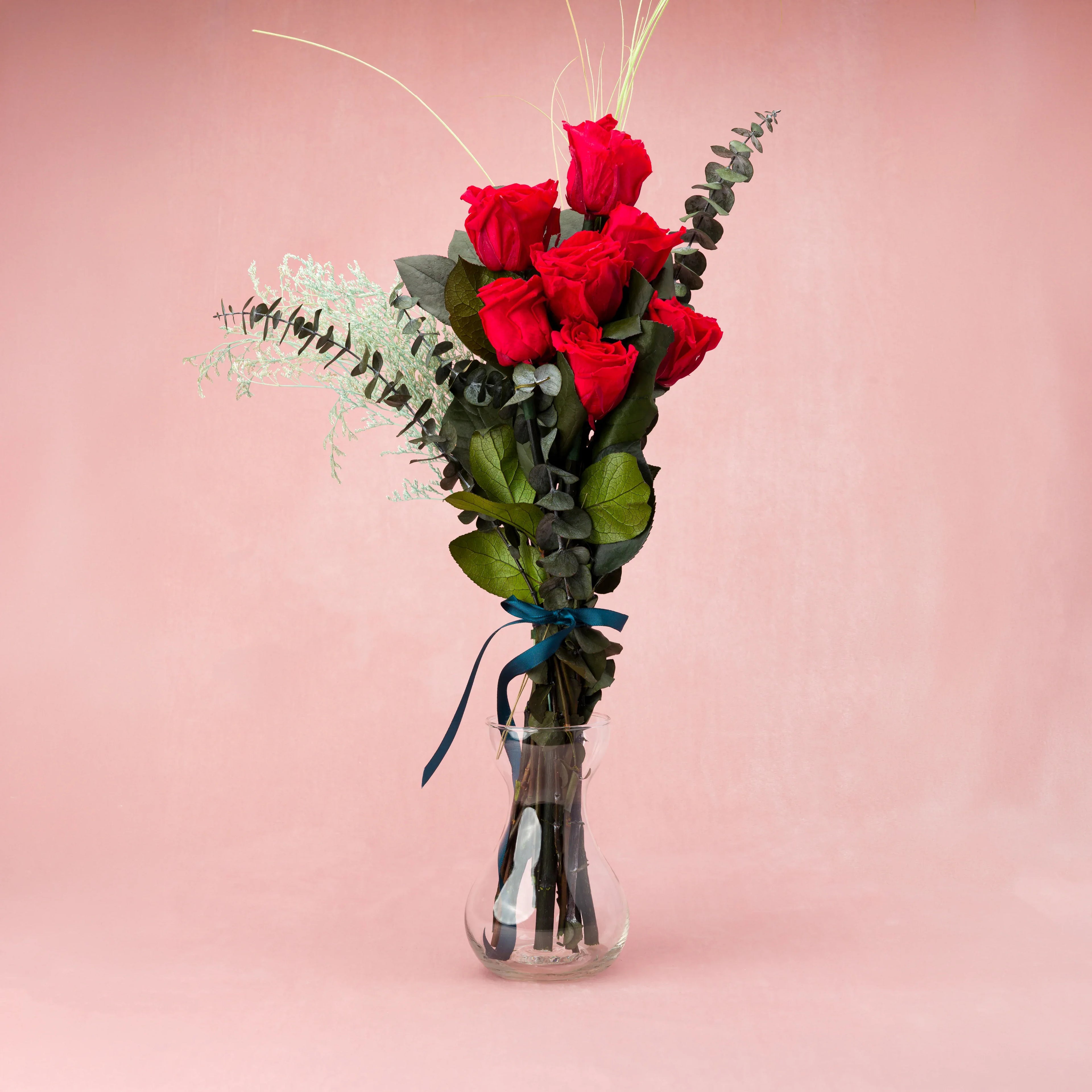 Buchet decorativ de flori criogenate cu aspect natural, ideal pentru cadou