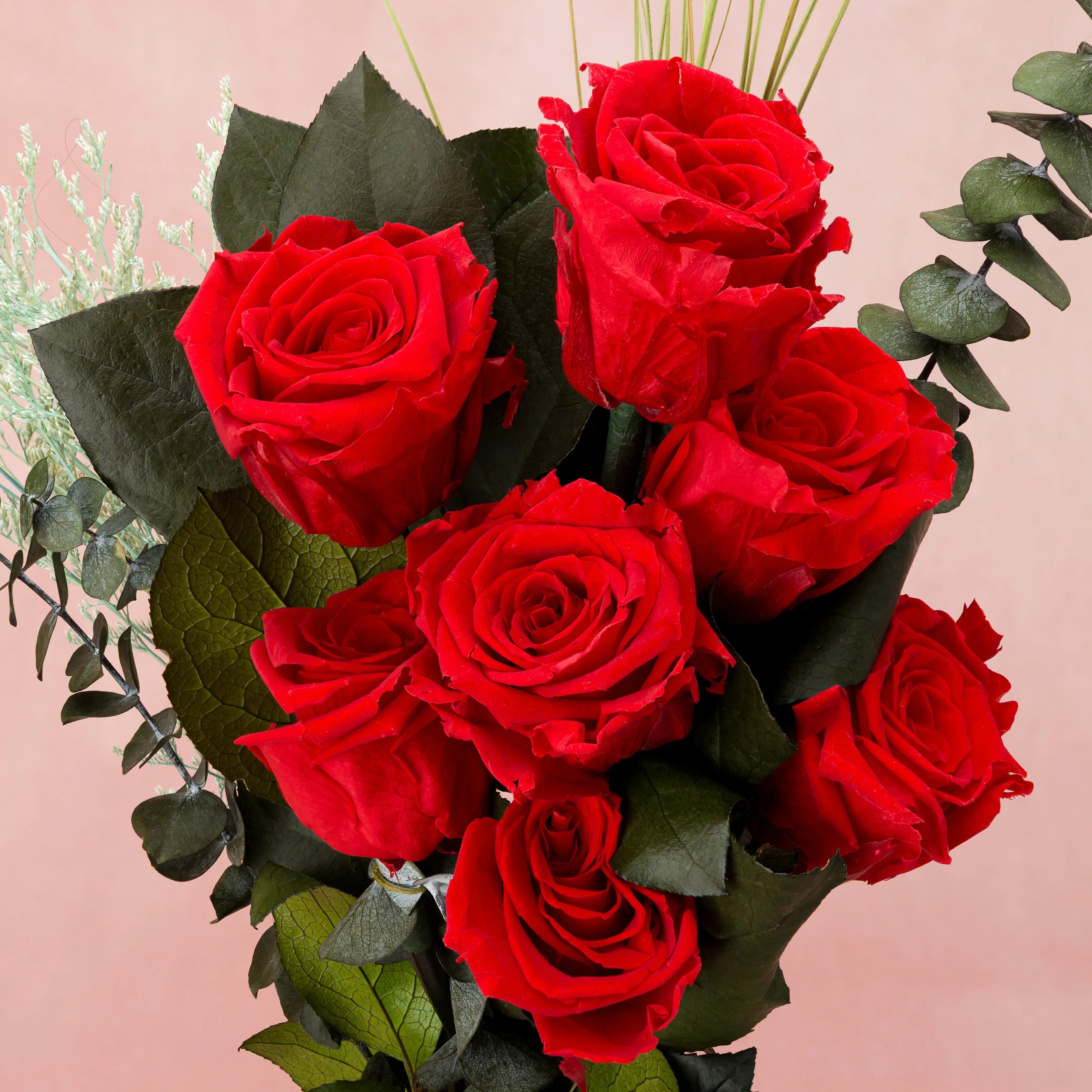 Buchet decorativ de flori criogenate cu aspect natural, ideal pentru cadou