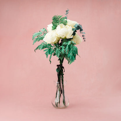Buchet decorativ de flori criogenate cu aspect natural, ideal pentru cadou
