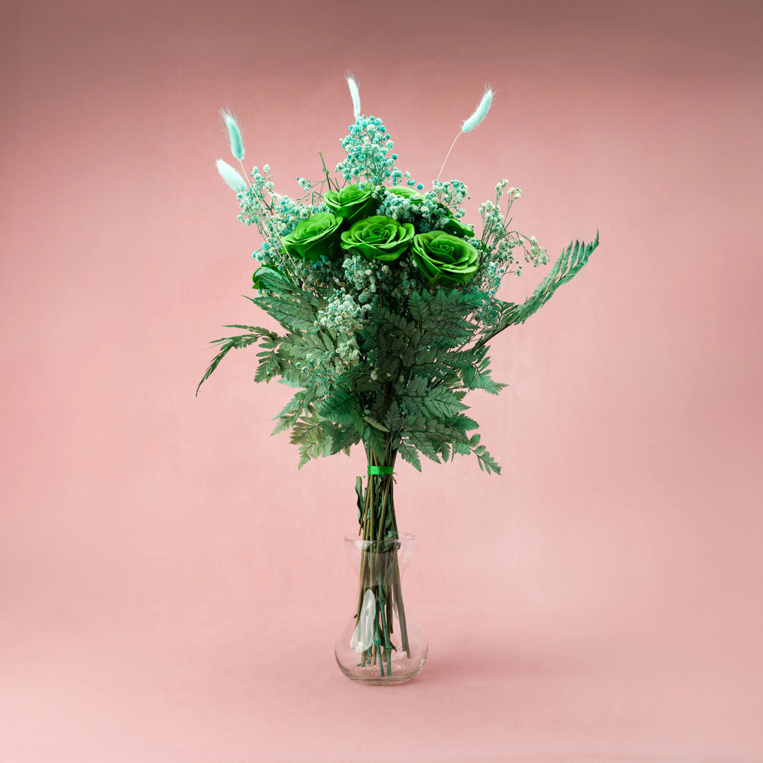 Buchet decorativ de flori criogenate cu aspect natural, ideal pentru cadou